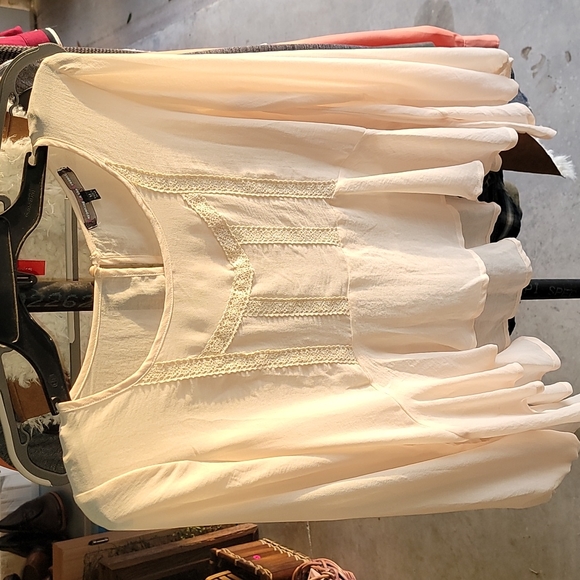 Cream boho top with crochet - Picture 4 of 4